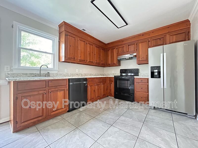 3-Bedroom Townhome with Spacious Backyard in the Heart of Chesapeake