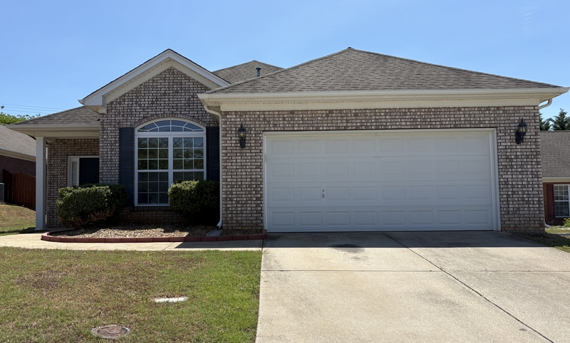 Simpsonville House: 101 Brentmoor Place