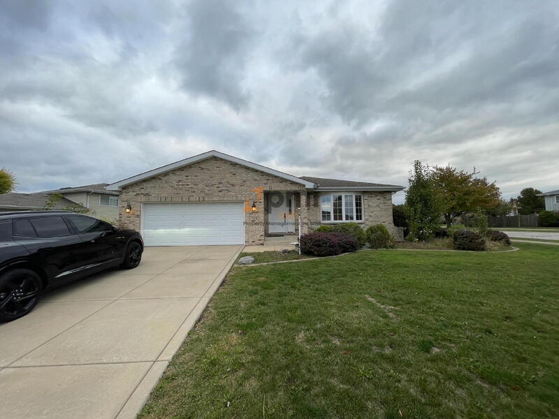 Dyer House: 725 Seminary Dr