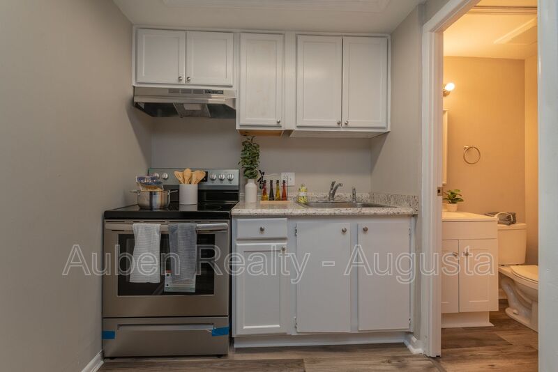 Request a Viewing for 1850 Apple Valley Drive 105, Apt. 105 Tenant