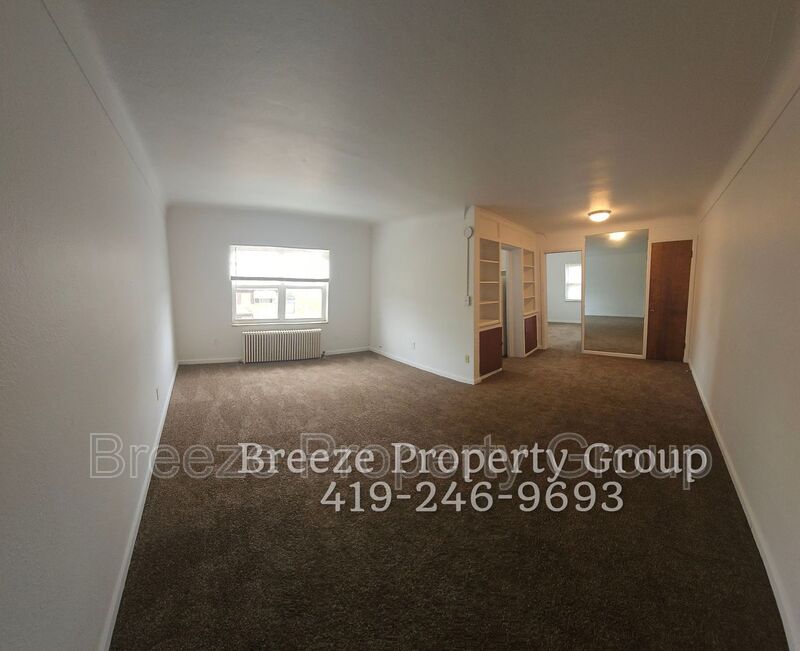 Toledo House: 2445 W Bancroft St