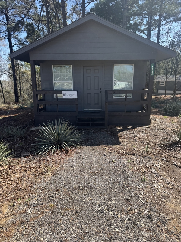 Tyler House: 13584 Farm to Market Road 14