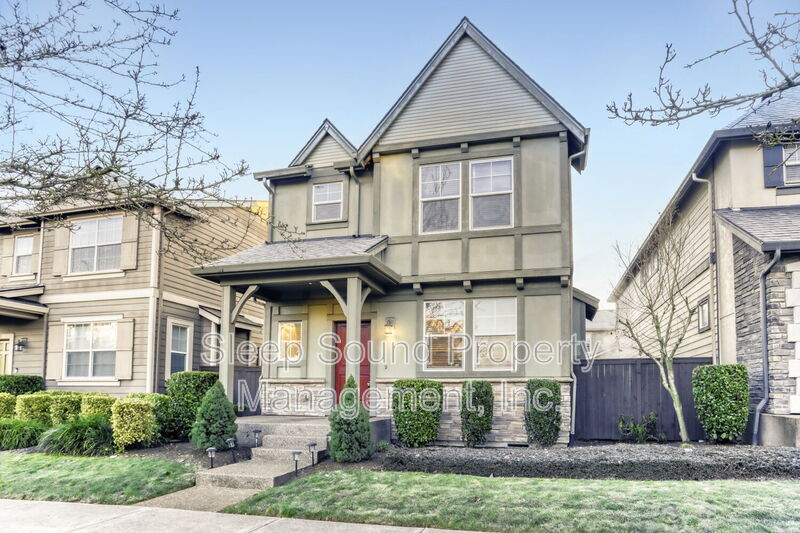 Beaverton House: 570 SW 201st Avenue