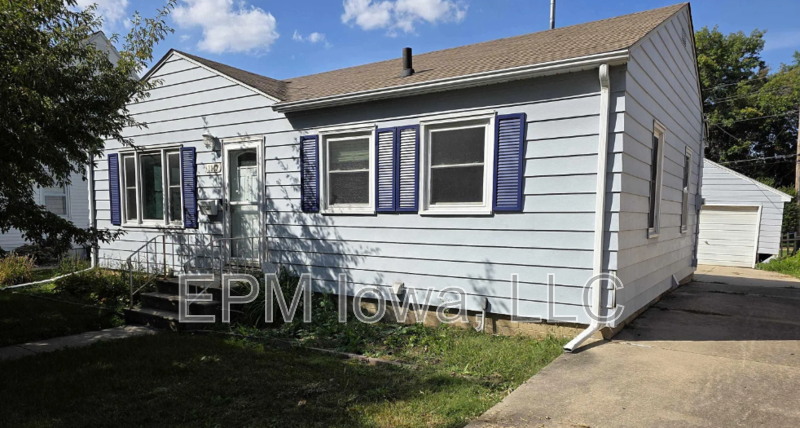 Waterloo House: 1147 Bourland Avenue