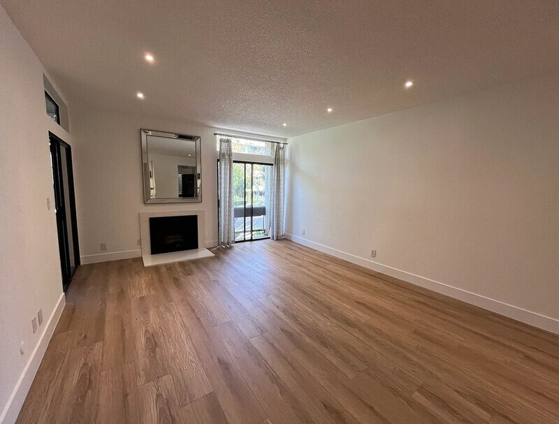 Los Angeles Condo: 729 S Hobart Blvd