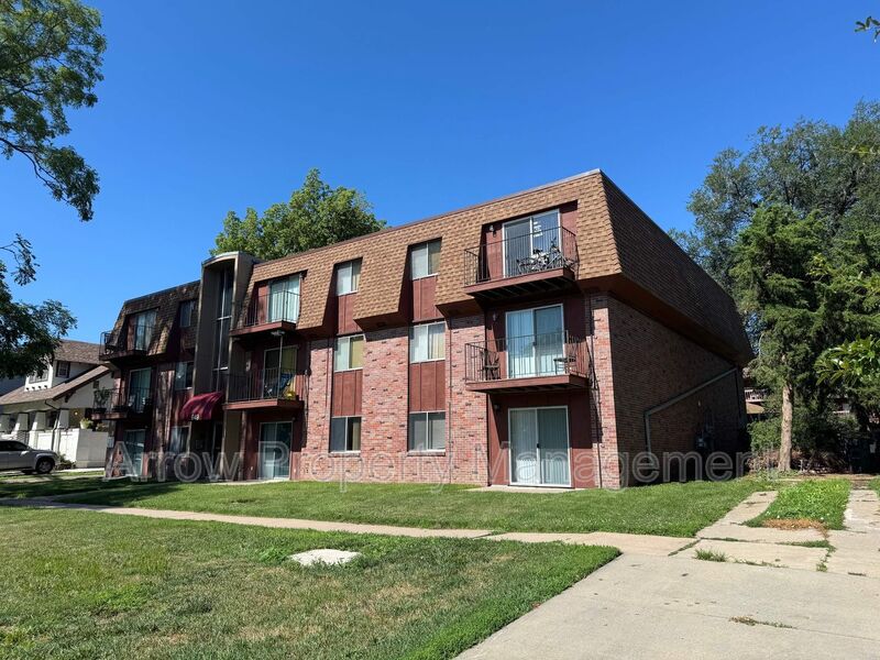 Lincoln Condo: 649 South 18th Street-11