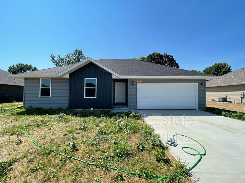 Republic House: 491 S Hudson Ave