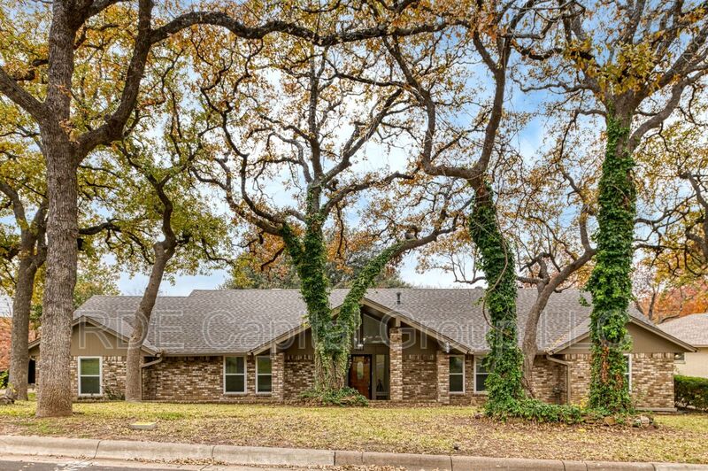 Fort Worth House: 5624 Charlott St