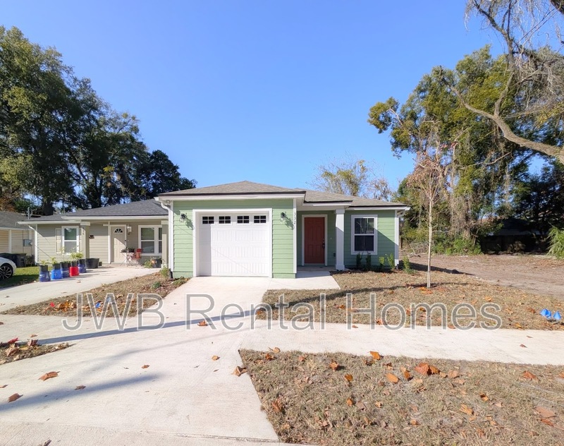 Jacksonville House: 332 Woodlawn Ave