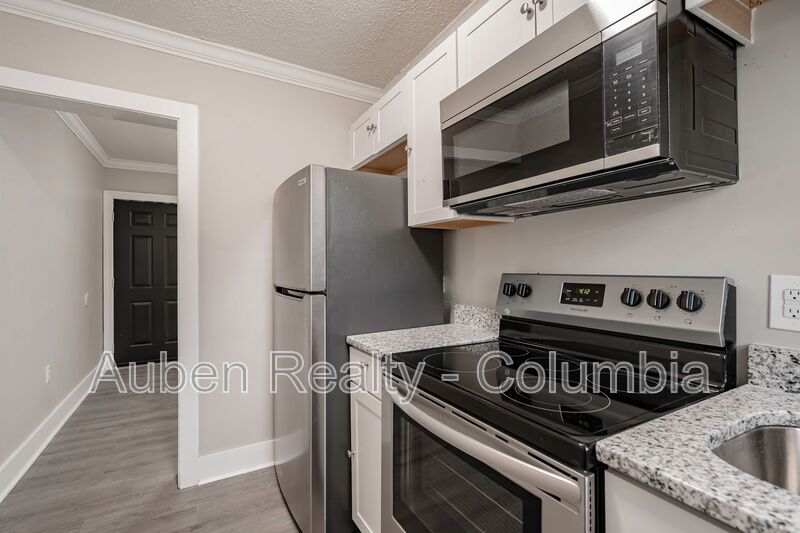 Columbia House: 1216 1/2 Gregg Street