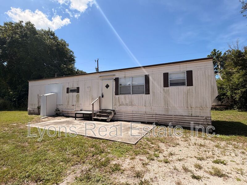 North Fort Myers House: 7869 Suncoast Dr.
