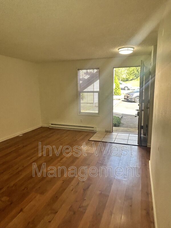 Longview House: 3707 Sunset Way