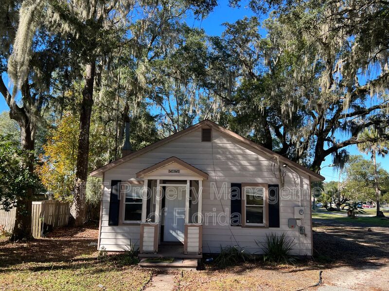 Belleview House: 5625 SE 109th Place