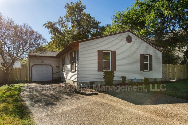 Hampton House: 36 Old Fox Hill Road