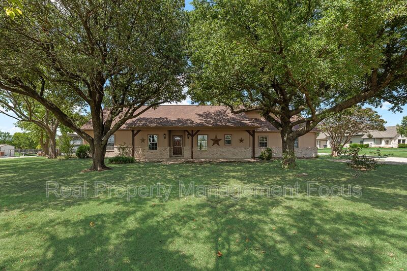 Gunter House: 1255 Vineyard Rd