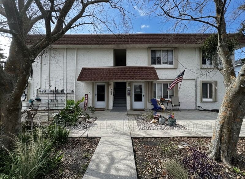 Jacksonville Beach House: 402 Lower 8th Ave South