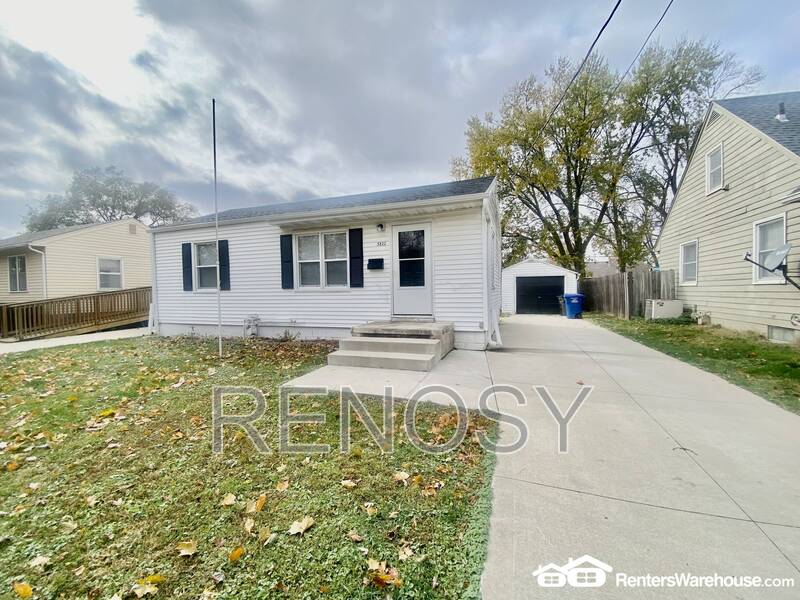 Des Moines House: 3822 52ND ST