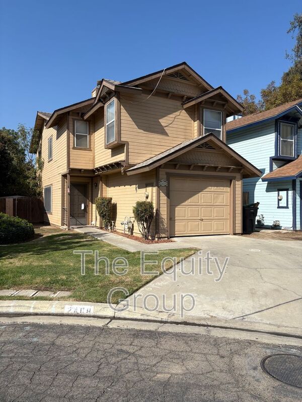 Visalia House: 2408 West Packwood Drive