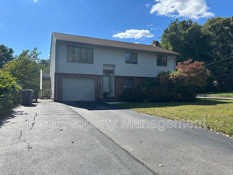 Cranston Condo: 47 Metropolitan Ave