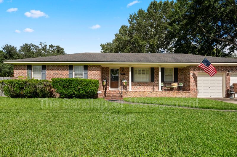 Charleston House: 1652 Boone Hall Drive