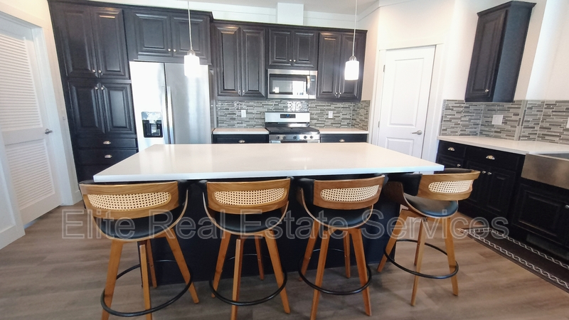 Chula Vista House: 1053 Madison Avenue