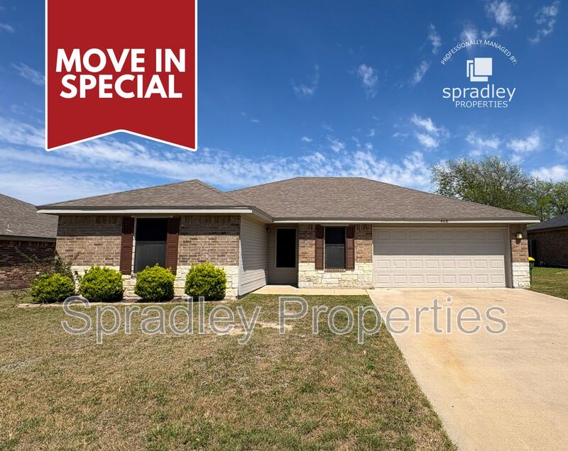 Troy House: 408 Kylar St