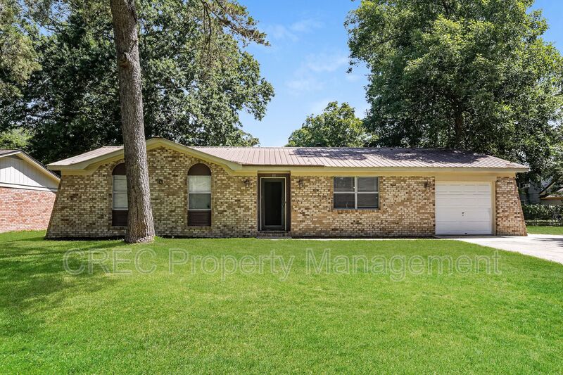Ladson House: 111 Finch St