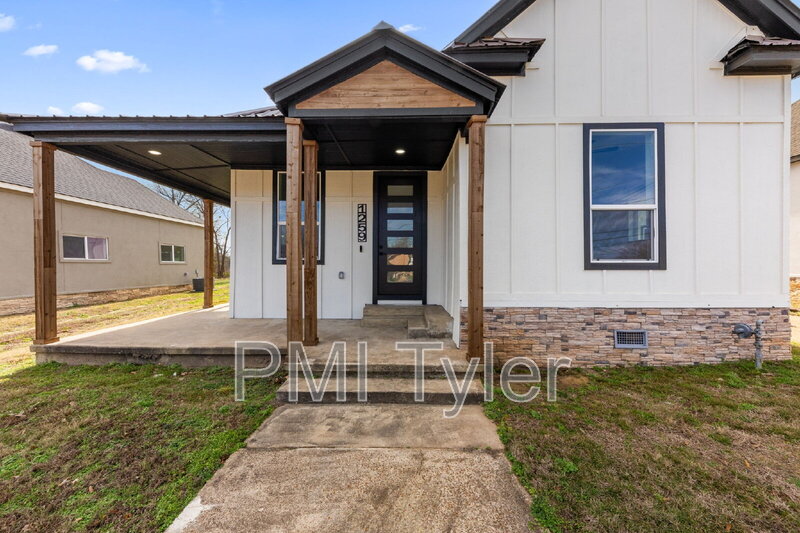 Paris House: 1259 Bonham Street