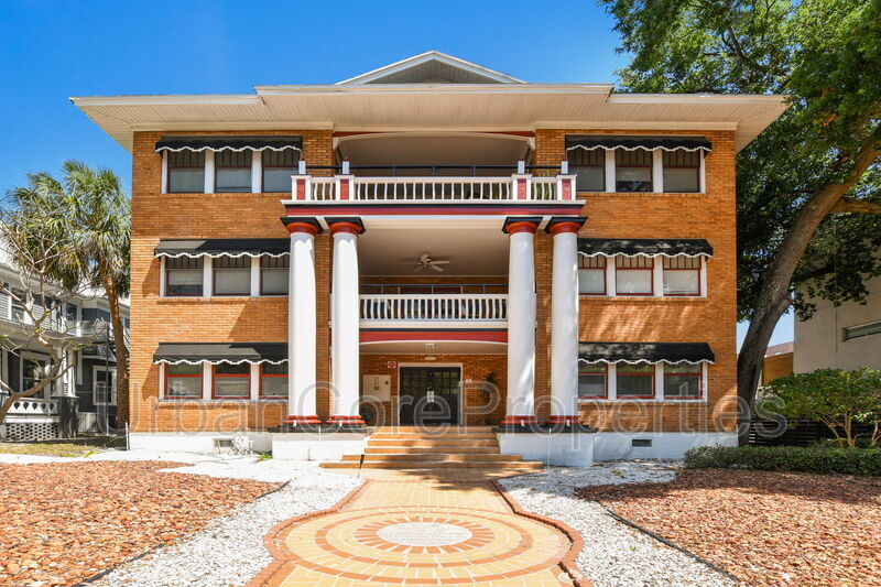 St. Petersburg Condo: 249 4th Ave N