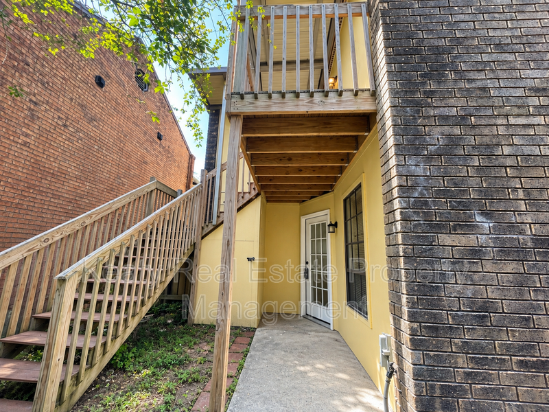 Lafayette House: 111 C Shekel Drive