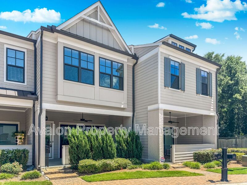 Woodstock House: 677 Stickley Oak Way