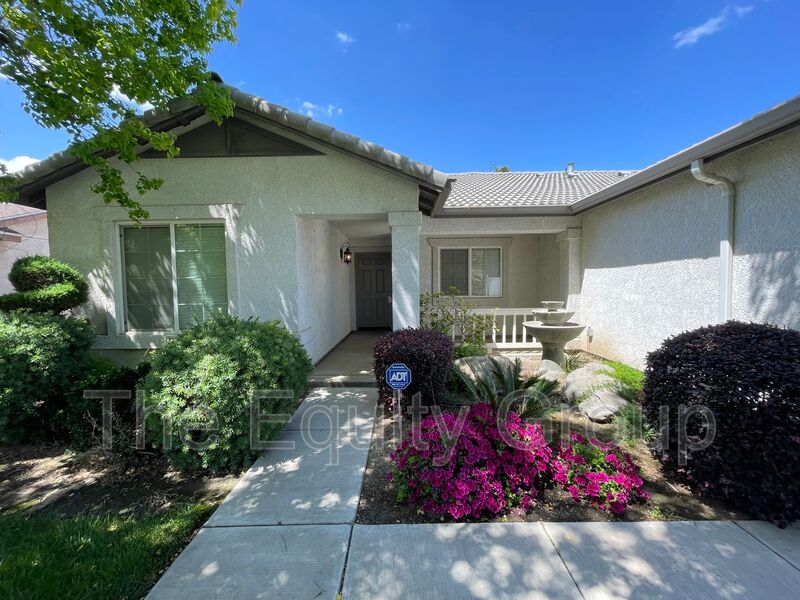 Visalia House: 2844 West Payson Court