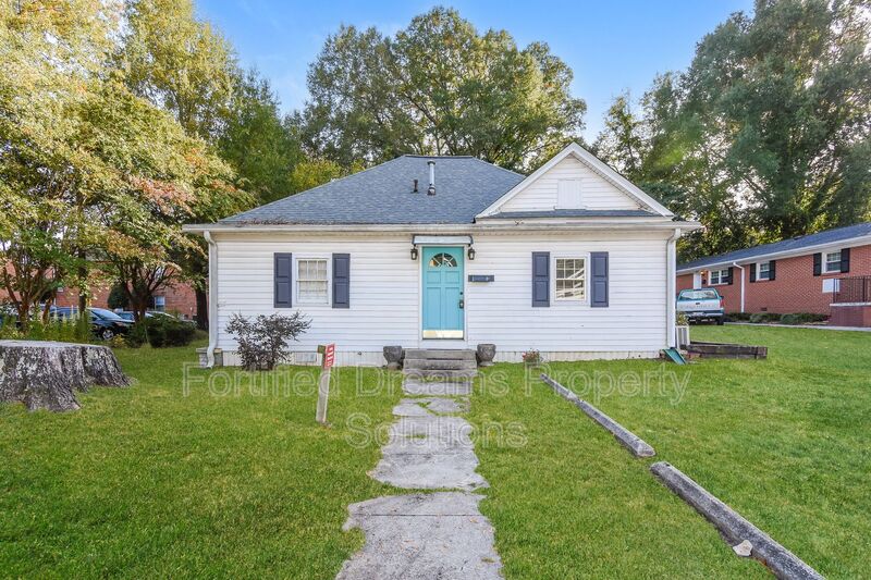 Greensboro Apartment: 2003 Spring Garden St,