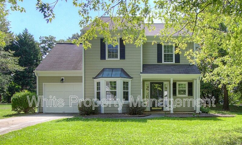 Charlotte House: 3209 Silver Pond Court