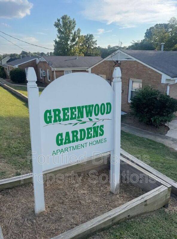 Greensboro House: 904 Lowdermilk St