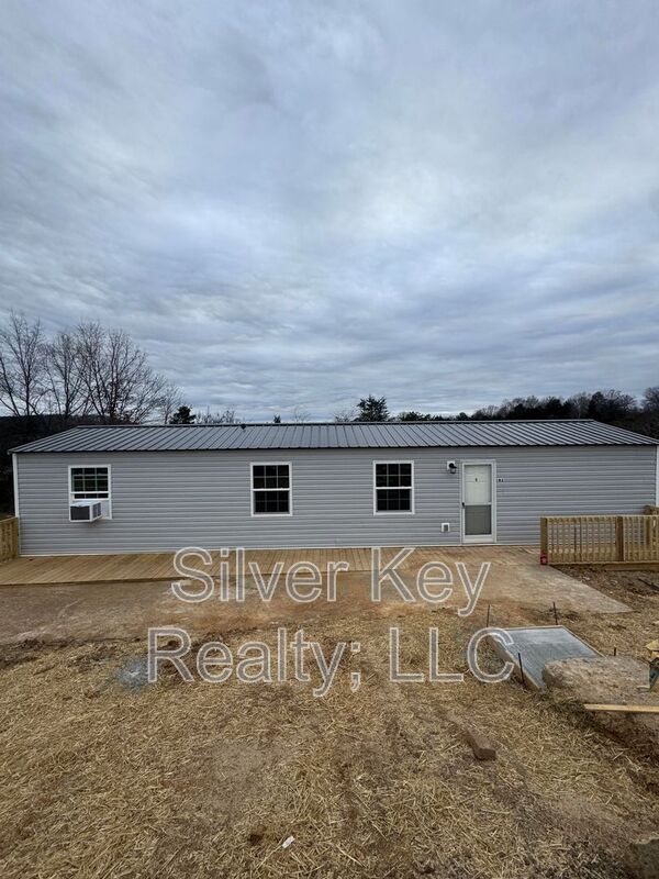 Athens House: 3000 Highway 11 S.