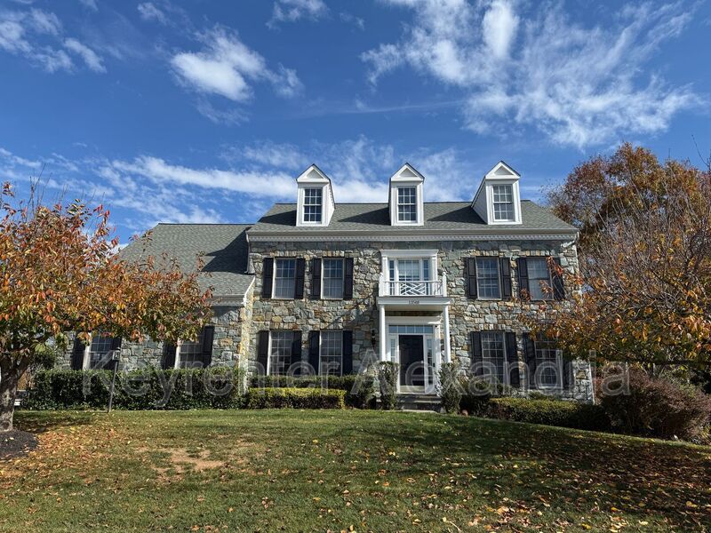 Gainesville House: 13568 Heritage Farms Dr