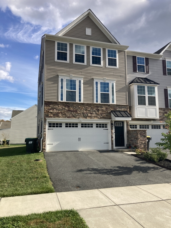 Newark House: 301 Theodora Way