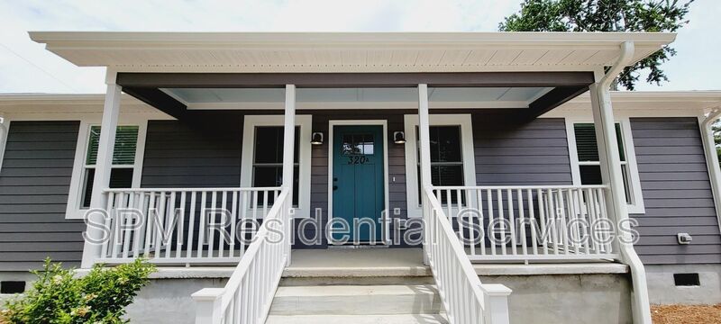 Wilmington House: 320A Wood Dale Dr