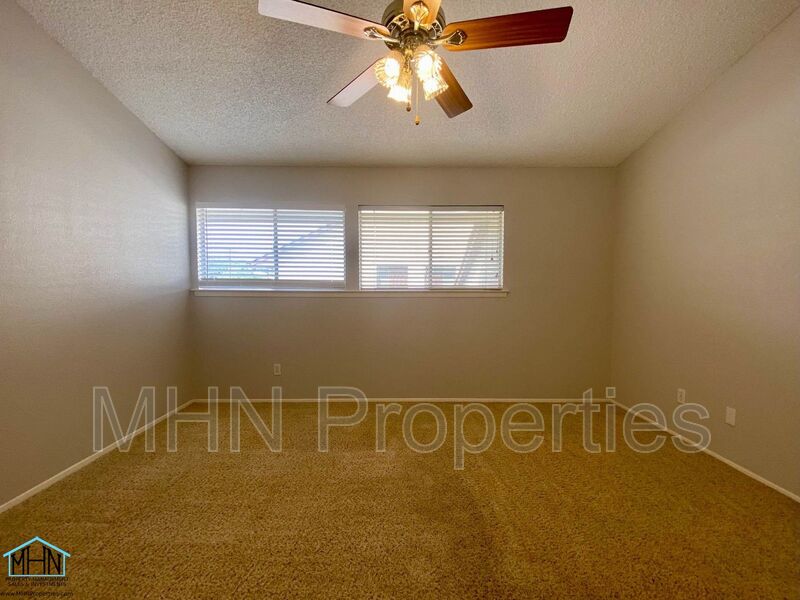 Cozy 2 bed/2 bath condo in a secluded area, near Alamo Heights, and close local to highways and so much more! - Photo 18