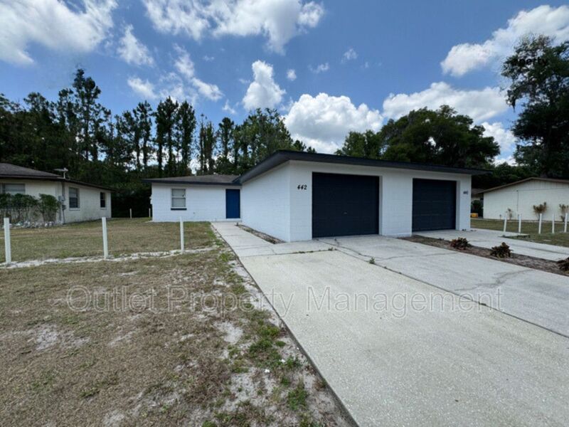 DeLand House: 442 S Hill Avenue