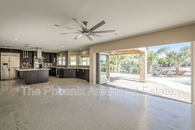 Chandler House: 3761 S Hawthorn Dr