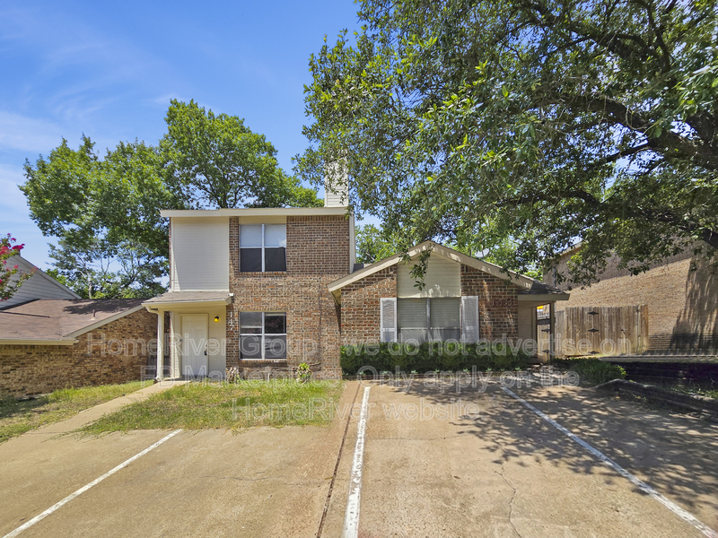 Duncanville Townhome: 147 Country Bend Dr