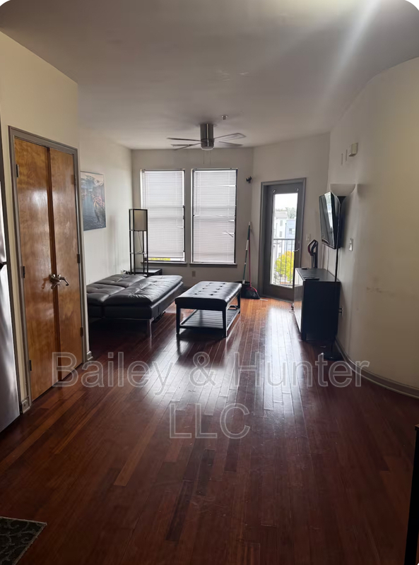 Atlanta Condo: 898 Oak 1425