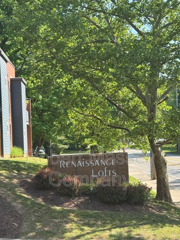 Louisville Condo: 2745 Grinstead Drive