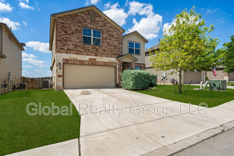 Converse House: 10426 Rosalina Loop