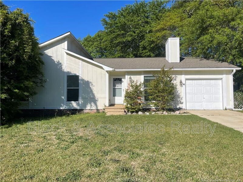 Fayetteville House: 6804 Leeds Ct