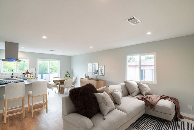 Los Angeles House: 5847 Willoughby Avenue