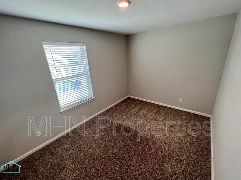 3 bed/2.5 bath GORGEOUS 2 story, conveniently located in Converse near Randolph AFB - Photo 15