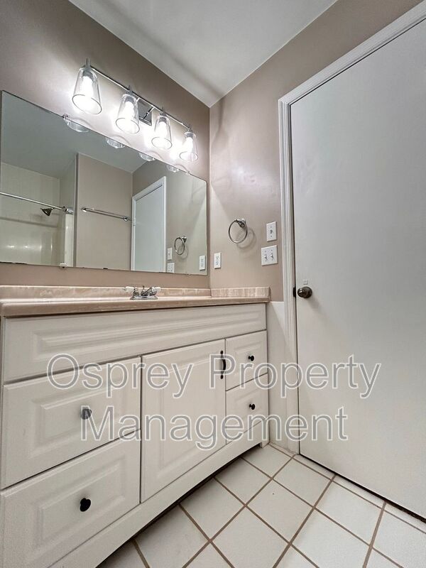 Welcome to this charming 3 bedroom 